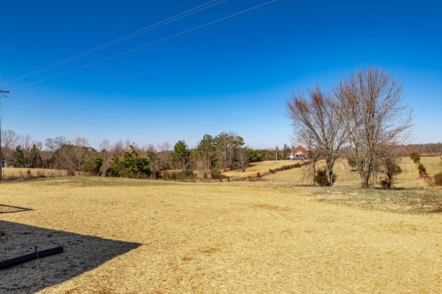 1260 Mount Olive Rd, Westmoreland, TN 37186