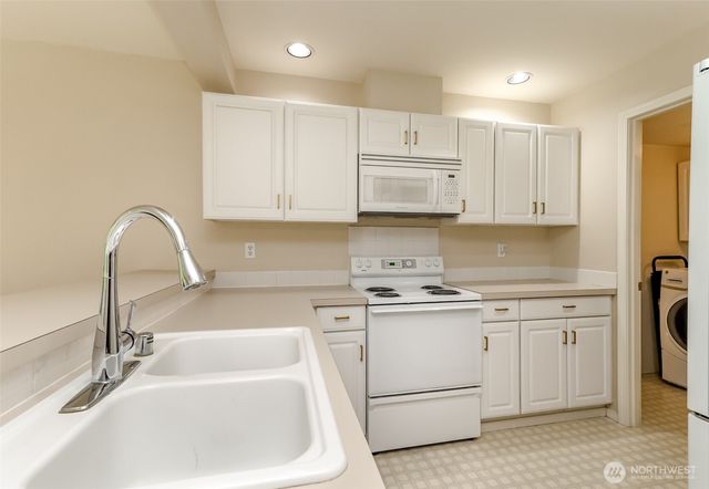 2037 S 368th Place, Federal Way, WA 98003