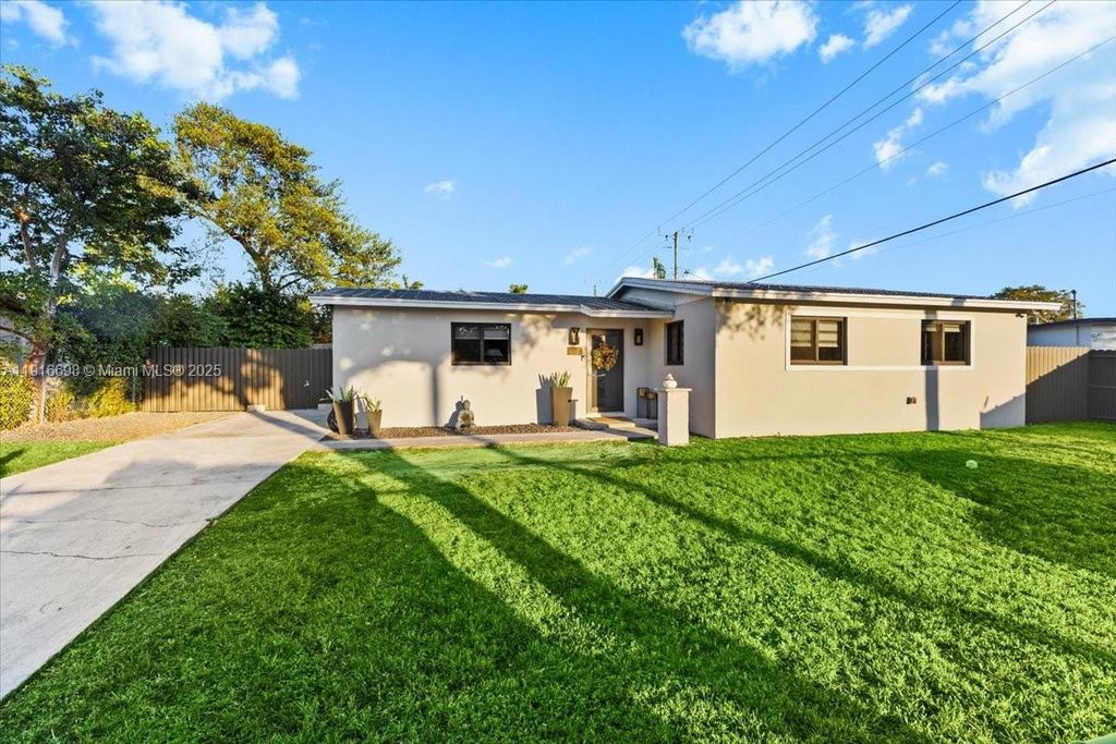 17121 NW 82nd Ave, Hialeah, FL 33015