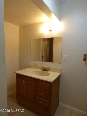1029 E Irwin Place A, Tucson, AZ 85719