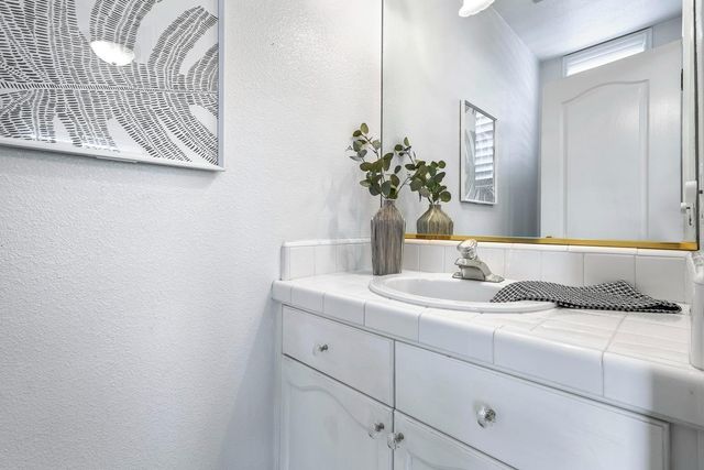 3075 W Silverhill Lane, Fresno, CA 93711