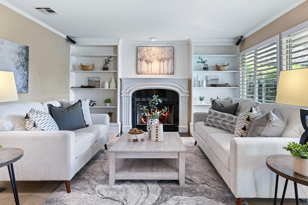 Image 11 of property listing at 3075 W Silverhill Lane, Fresno, CA 93711