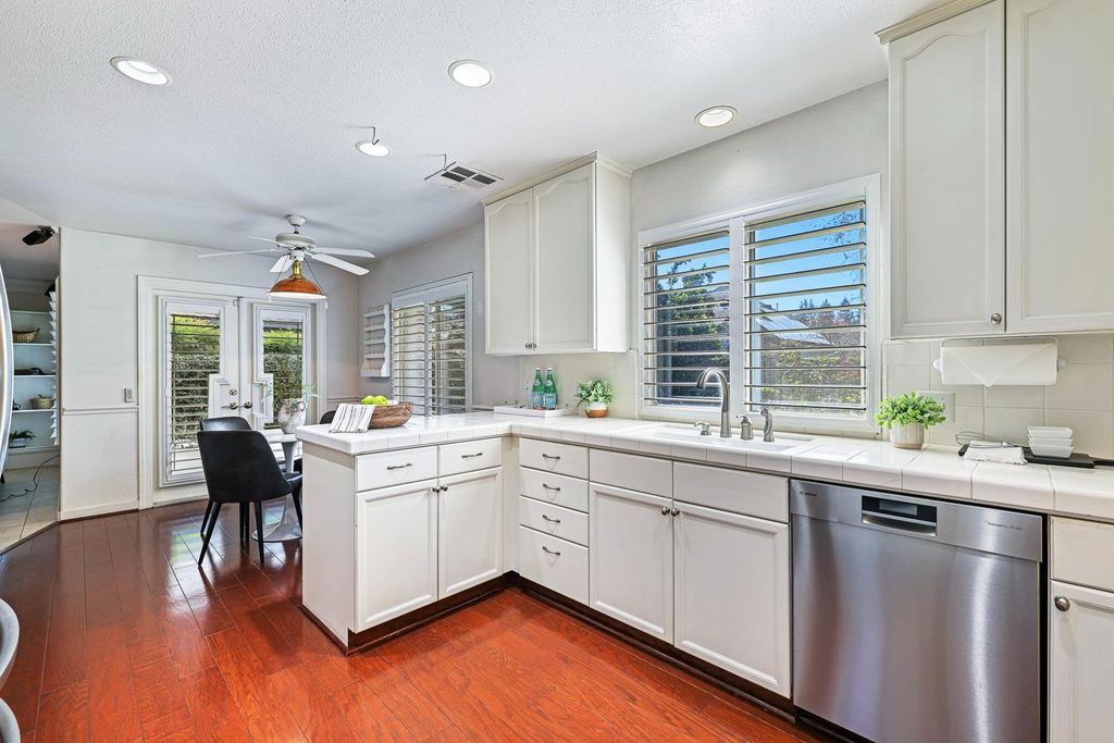 Image 16 of property listing at 3075 W Silverhill Lane, Fresno, CA 93711