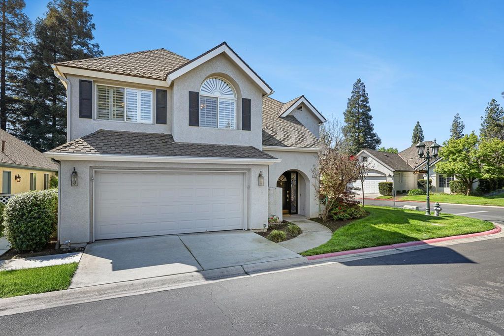 Image 2 of property listing at 3075 W Silverhill Lane, Fresno, CA 93711