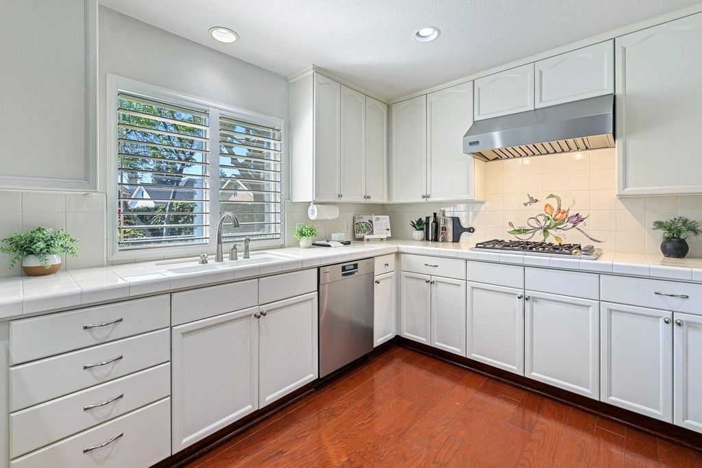 Image 20 of property listing at 3075 W Silverhill Lane, Fresno, CA 93711