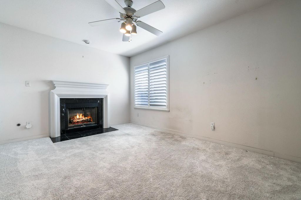 Image 23 of property listing at 3075 W Silverhill Lane, Fresno, CA 93711