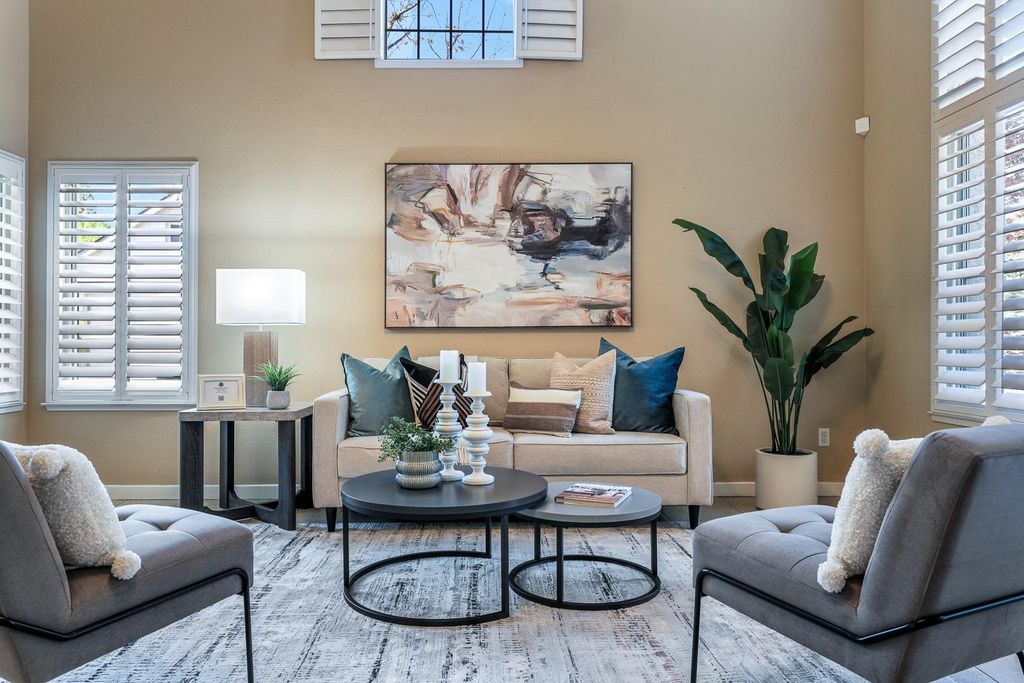 Image 3 of property listing at 3075 W Silverhill Lane, Fresno, CA 93711