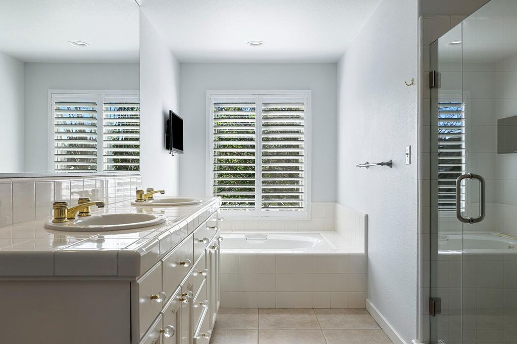 Image 33 of property listing at 3075 W Silverhill Lane, Fresno, CA 93711