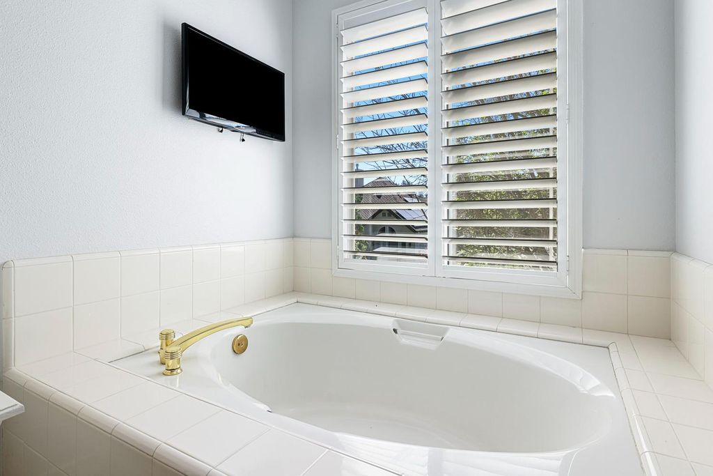 Image 36 of property listing at 3075 W Silverhill Lane, Fresno, CA 93711