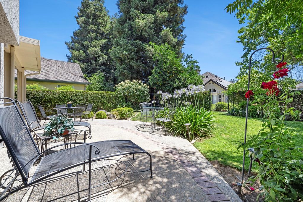 Image 40 of property listing at 3075 W Silverhill Lane, Fresno, CA 93711