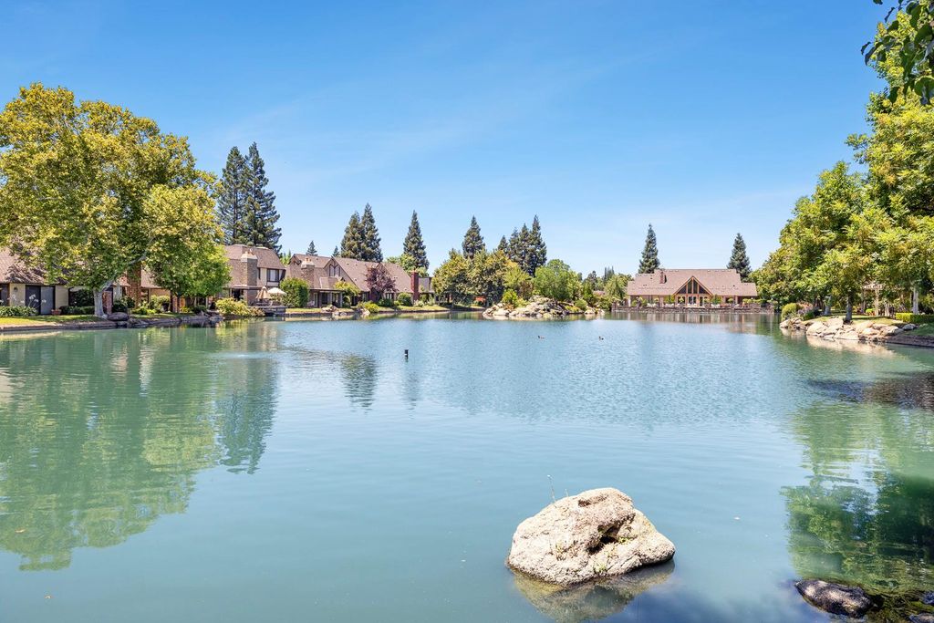 Image 44 of property listing at 3075 W Silverhill Lane, Fresno, CA 93711