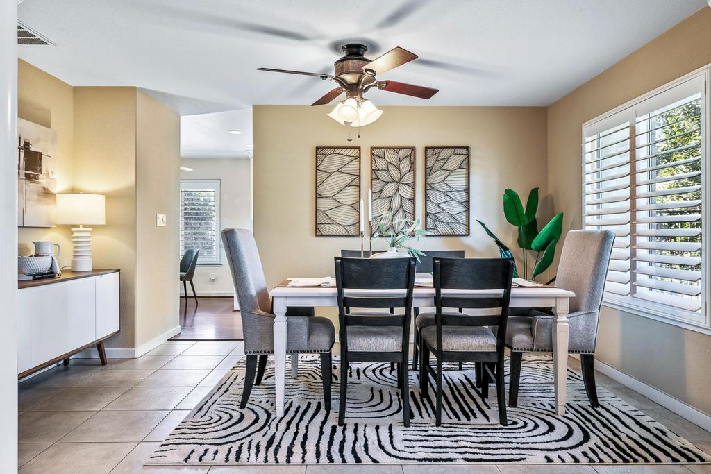 Image 9 of property listing at 3075 W Silverhill Lane, Fresno, CA 93711