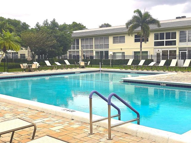 1107 Bahama Bnd E1, Coconut Creek, FL 33066