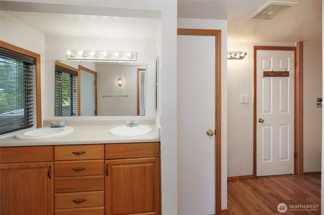 19708 North Park Avenue N, Shoreline, WA 98133