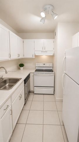 13710 SW 90th Avenue 4, Miami, FL 33176