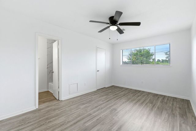 659 Grand Oaks Drive, Houston, TX 77015