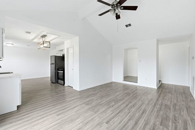659 Grand Oaks Drive, Houston, TX 77015