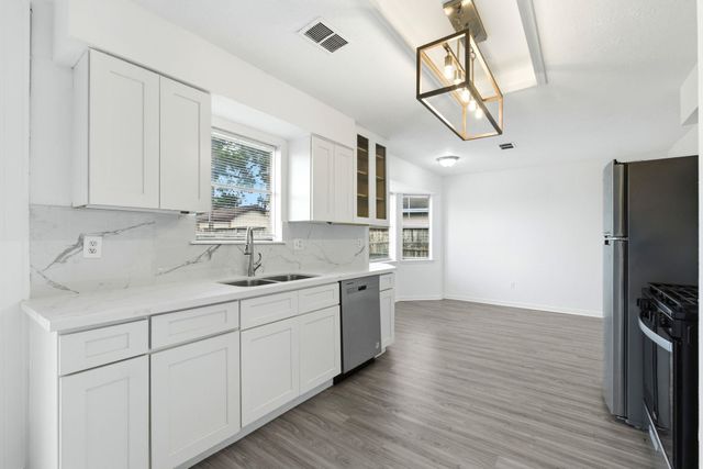 659 Grand Oaks Drive, Houston, TX 77015