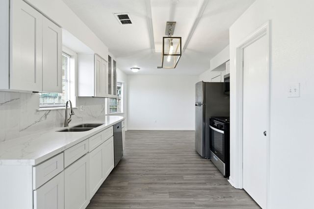 659 Grand Oaks Drive, Houston, TX 77015