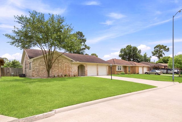 659 Grand Oaks Drive, Houston, TX 77015