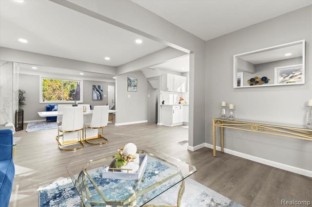 18287 Santa Rosa Drive, Detroit, MI 48221