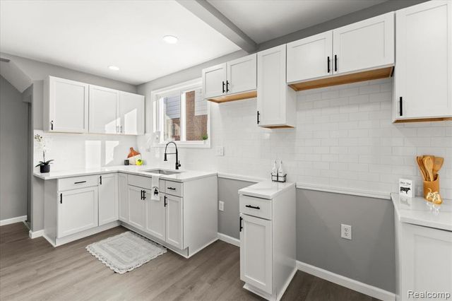 18287 Santa Rosa Drive, Detroit, MI 48221