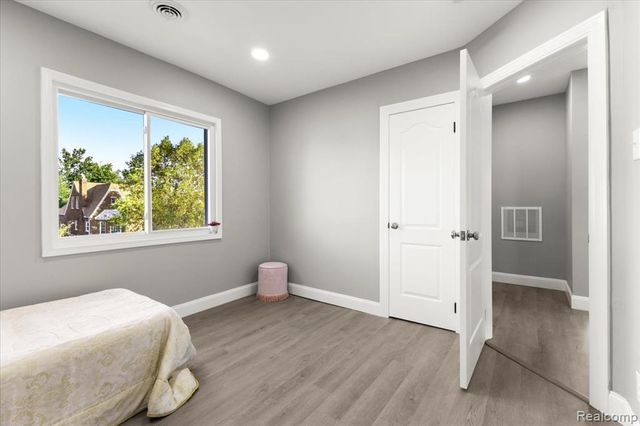 18287 Santa Rosa Drive, Detroit, MI 48221