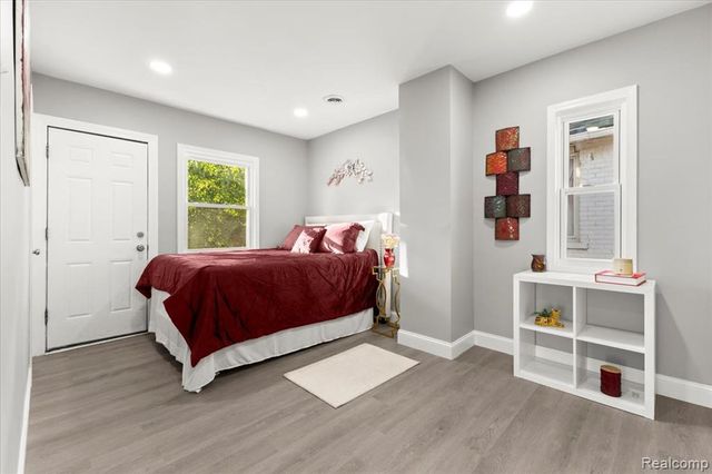 18287 Santa Rosa Drive, Detroit, MI 48221