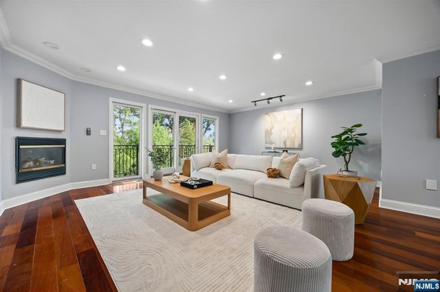 352 Gorge, Cliffside Park, NJ 07010
