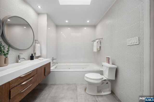 352 Gorge, Cliffside Park, NJ 07010