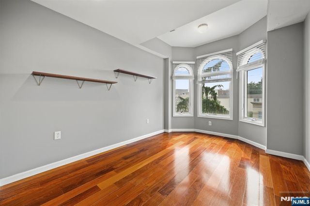 352 Gorge, Cliffside Park, NJ 07010