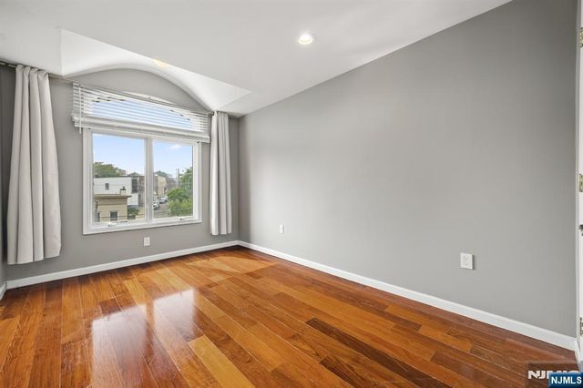 352 Gorge, Cliffside Park, NJ 07010