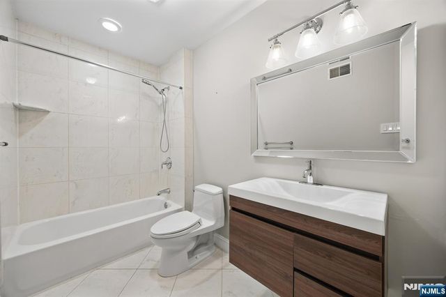 352 Gorge, Cliffside Park, NJ 07010