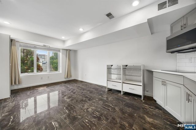 352 Gorge, Cliffside Park, NJ 07010