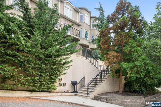 352 Gorge, Cliffside Park, NJ 07010