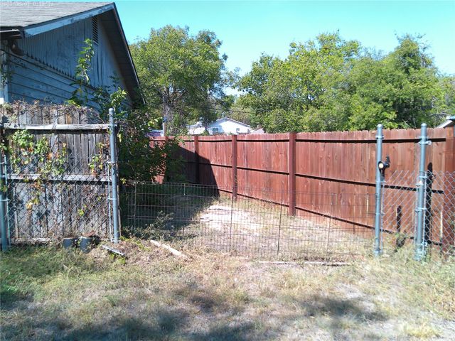 2264 Fritz Allen Street, Sansom Park, TX 76114