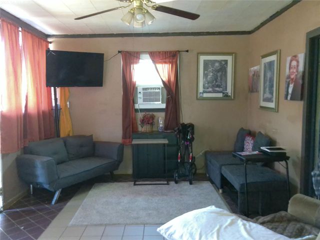 2264 Fritz Allen Street, Sansom Park, TX 76114