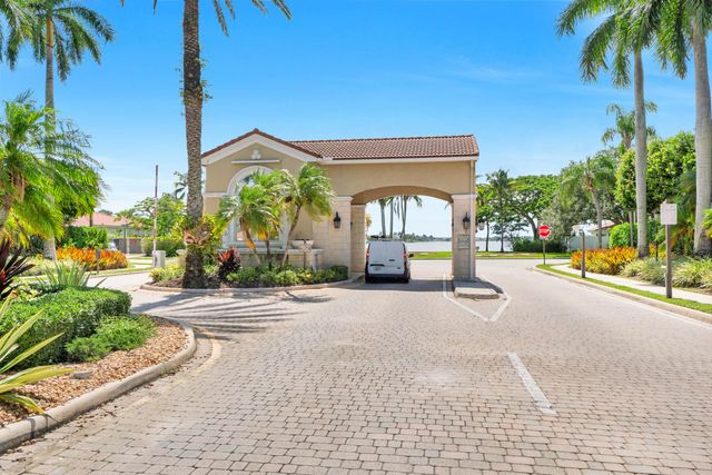 2325 NW 186th Avenue, Pembroke Pines, FL 33029