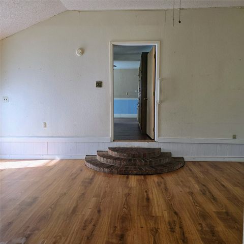 285 Montgomery Road, Mineral Wells, TX 76067