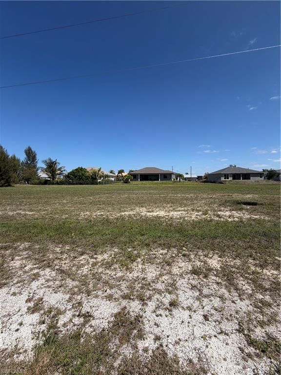 Image 4 of property listing at 4227 NW 25th TER, Cape Coral, FL 33993