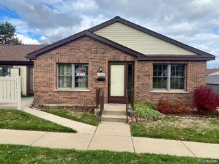 40849 Newport Drive 215, Plymouth, MI 48170