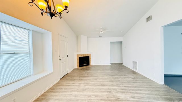 4135 SUNRISE CREEK DR, San Antonio, TX 78244