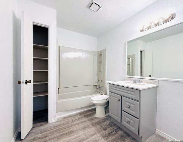 4135 SUNRISE CREEK DR, San Antonio, TX 78244