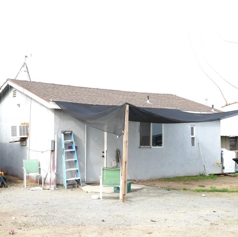 10974 Ave 56, Earlimart, CA 93219