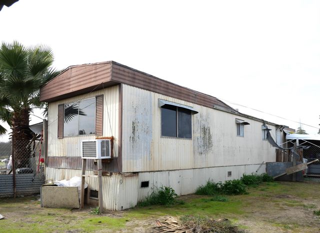 10974 Ave 56, Earlimart, CA 93219