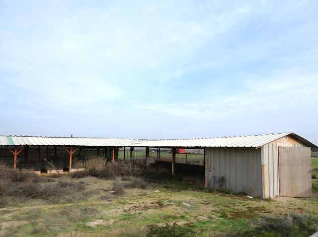 10974 Ave 56, Earlimart, CA 93219