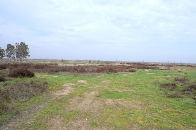 10974 Ave 56, Earlimart, CA 93219