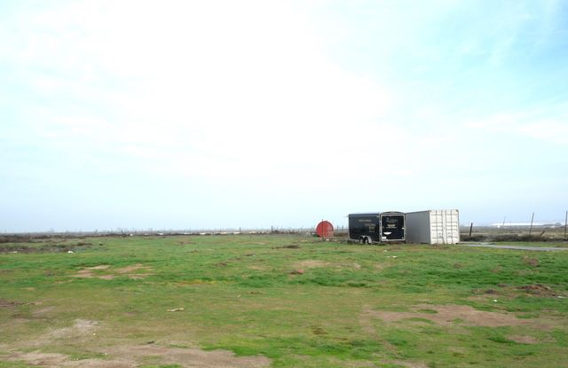 10974 Ave 56, Earlimart, CA 93219