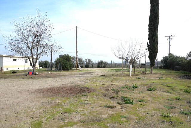 10974 Ave 56, Earlimart, CA 93219