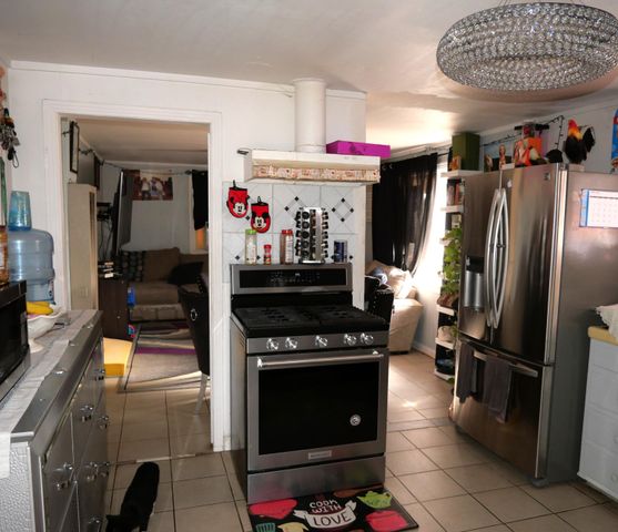 10974 Ave 56, Earlimart, CA 93219